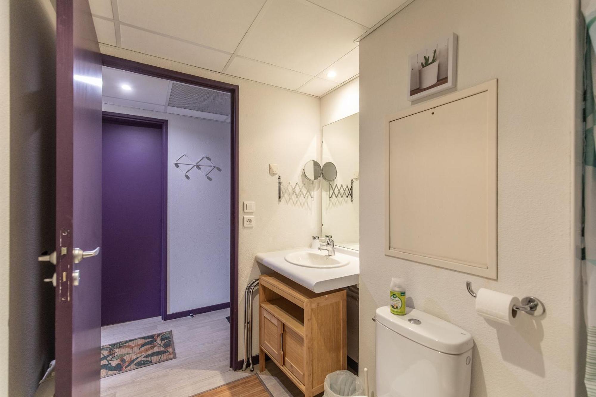 Tithome 1 - Gare, Centre Ville, Vue Montagne Et Chateau Lourdes Exterior photo