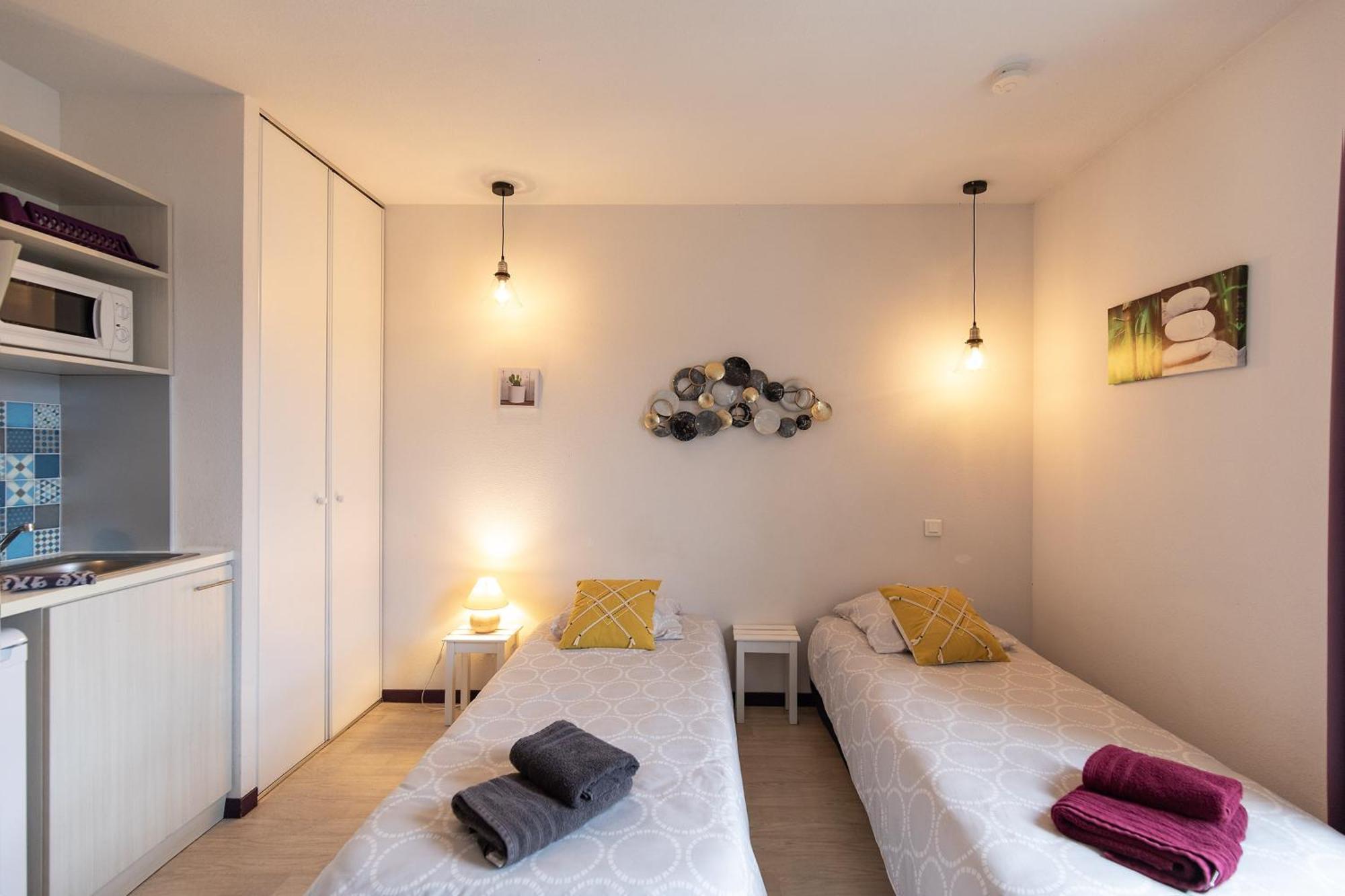 Tithome 1 - Gare, Centre Ville, Vue Montagne Et Chateau Lourdes Exterior photo